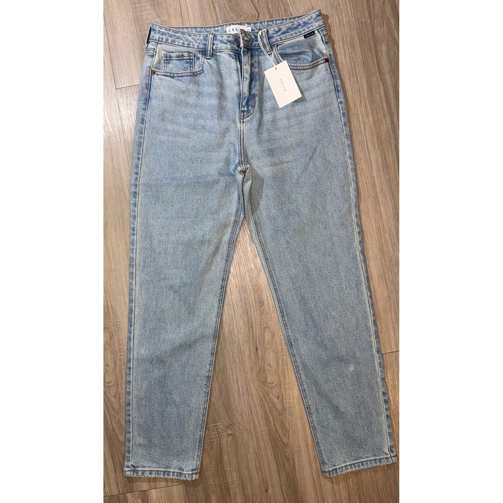 Cello High Rise Straight Leg Jeans Light Wash Raw Hem Size 11 WV77318SS-LT
